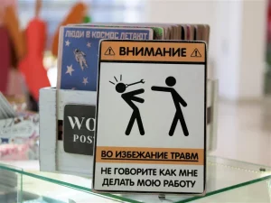 дерев'яних постерів